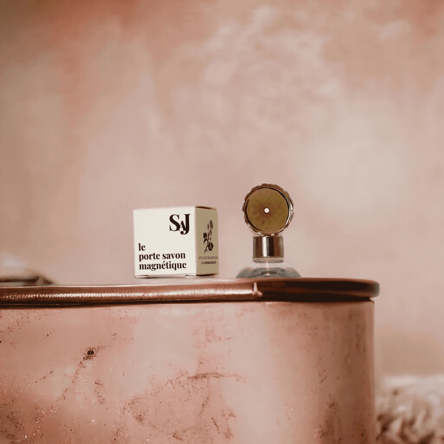 Porte savon aimenté